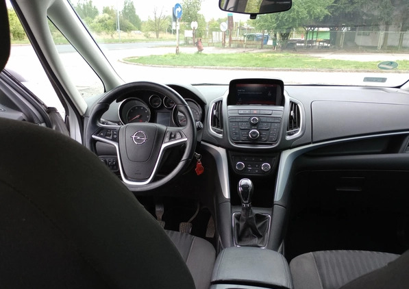 Opel Zafira cena 29000 przebieg: 204600, rok produkcji 2015 z Legnica małe 106
